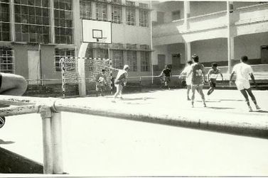 Foto de mais de 40 anos mostra futsal no Col&eacute;gio Rui Barbosa