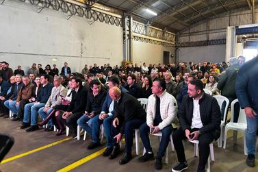 Palhares acompanha Ratinho Junior em inaugura&ccedil;&atilde;o de complexo industrial em Cambar&aacute;