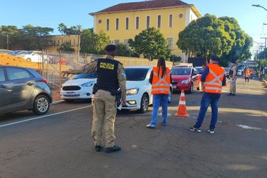 ​Pol&iacute;cia Militar e Detran com Prefeitura realizam Blitz do Maio Amarelo em Jacarezinho