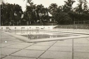 Registro dos anos 60 mostra piscina rec&eacute;m-constru&iacute;da do Col&eacute;gio Imaculada Concei&ccedil;&atilde;o