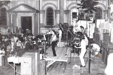 Pra&ccedil;a com palco ao ar livre marcou a hist&oacute;ria do entorno da Catedral em Jacarezinho