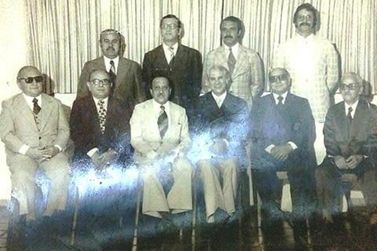 Imagem hist&oacute;rica resgata diretoria do tradicional Jacarezinho Clube em reuni&atilde;o oficial