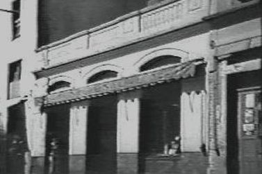 Pr&eacute;dio da antiga loja A Nacional &eacute; demolido em Jacarezinho