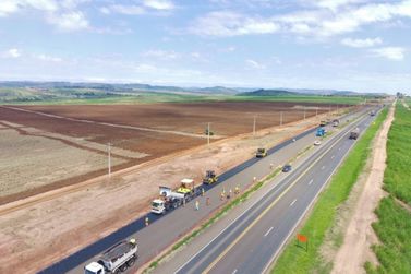 ​EPR Litoral Pioneiro inicia pavimenta&ccedil;&atilde;o com asfalto-borracha na BR-153 em Jacarezinho
