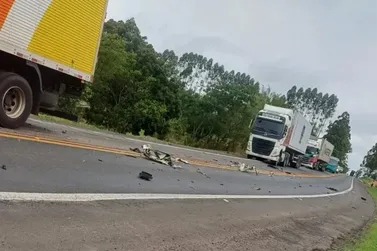 ​Motorista fica ferido ap&oacute;s colis&atilde;o entre van e caminh&atilde;o na PR-092 no Norte Pioneiro