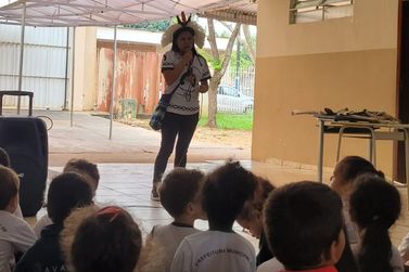 Ativista indígena ministra palestra em escola municipal de Loanda