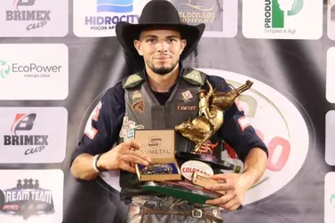 Morador de Guairaçá é o grande campeão do rodeio em Colorado