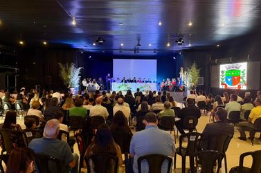 C&acirc;mara de Loanda homenageia mais de 30 pessoas com t&iacute;tulos e medalhas