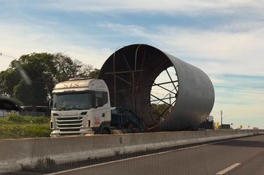Cargas s&atilde;o escoltadas na BR-376 at&eacute; Nova Londrina nesta sexta (22)