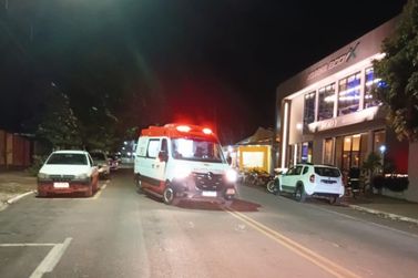 Ciclista fica ferido ao bater em carro estacionado em Nova Londrina