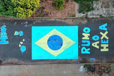 Copa do Mundo: loandenses usam pintura nas ruas para torcer pelo hexa do Brasil