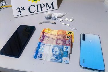 Dupla &eacute; presa com coca&iacute;na e maconha em Santa Isabel do Iva&iacute;