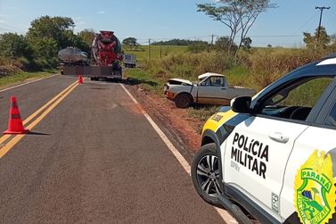 Idoso fica ferido em batida frontal entre carro e caminh&atilde;o na PR-478