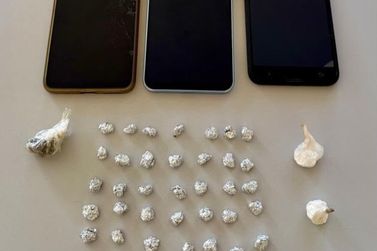 Jovem &eacute; preso com crack, coca&iacute;na e maconha em Nova Londrina