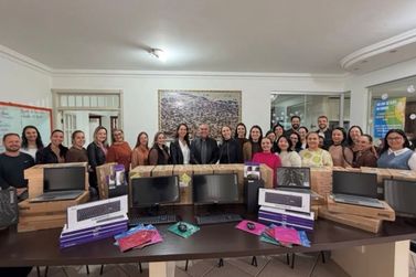 Escolas municipais de Loanda recebem computadores