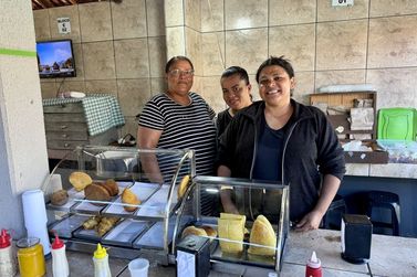 &ldquo;A feira &eacute; tudo&rdquo;: conhe&ccedil;a relatos de quem constr&oacute;i a vida na feira do produtor em Loanda