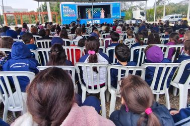 Loanda recebe espet&aacute;culos gratuitos de palha&ccedil;aria nesta semana