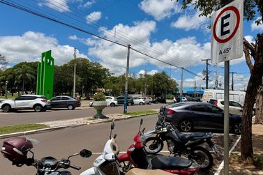 Licenciamento dos ve&iacute;culos com placa final 2 vence nesta sexta-feira (28)