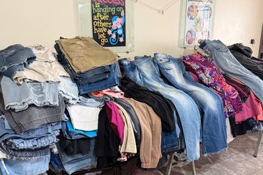 Bazar beneficente &eacute; realizado em Loanda