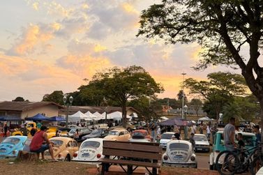 Encontro dos Reliqueiros recebe amantes de carros antigos de toda a regi&atilde;o em Loanda