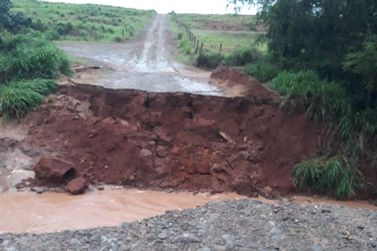 Ponte desaba e interdita estrada entre Santa M&ocirc;nica e Planaltina do Paran&aacute;