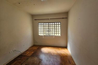 Casa &agrave; venda - 200m&sup2; - Centro