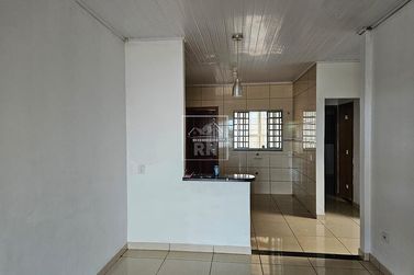 Casa &agrave; venda - 200m&sup2; - Centro