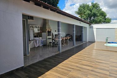 Casa &agrave; venda - 200m&sup2; - Centro
