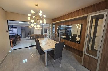 Casa &agrave; venda - 277m&sup2; - Centro