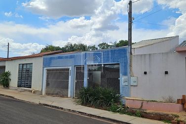 Casa &agrave; venda - 90m&sup2; - Centro