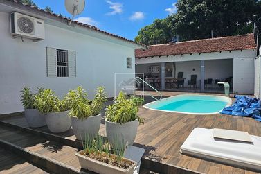 Casa &agrave; venda - 200m&sup2; - Centro
