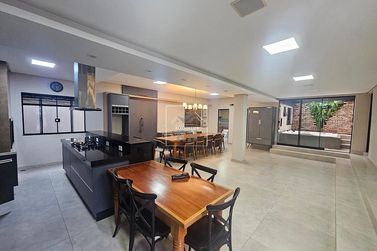 Casa &agrave; venda - 277m&sup2; - Centro