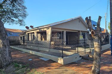 Casa &agrave; venda - 200m&sup2; - Centro