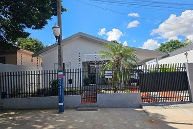 Casa &agrave; venda - 200m&sup2; - Centro