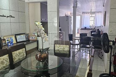 Casa &agrave; venda - 200m&sup2; - Centro