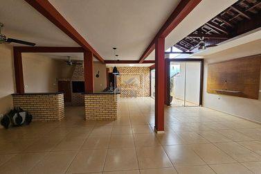 Casa &agrave; venda - Centro