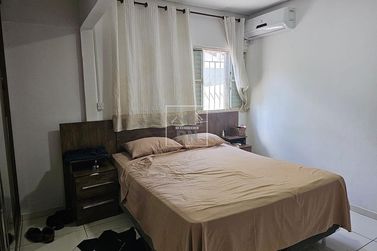 Casa &agrave; venda - 200m&sup2; - Centro