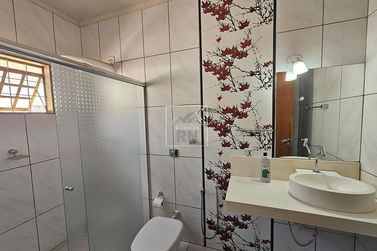 Casa &agrave; venda - 200m&sup2; - Centro