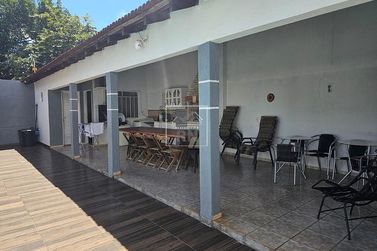 Casa &agrave; venda - 200m&sup2; - Centro