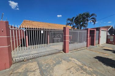 Casa &agrave; venda - Centro