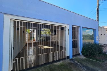 Casa &agrave; venda - 90m&sup2; - Centro
