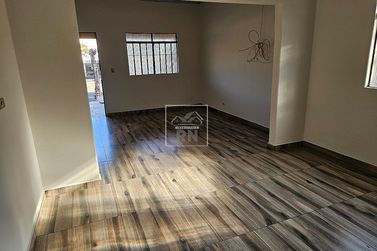 Casa &agrave; venda - 200m&sup2; - Centro