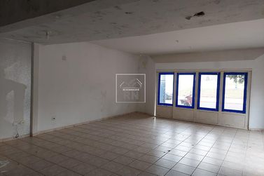 Sala Comercial &agrave; venda - 300m&sup2; - Centro