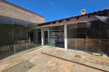 Casa &agrave; venda - Centro