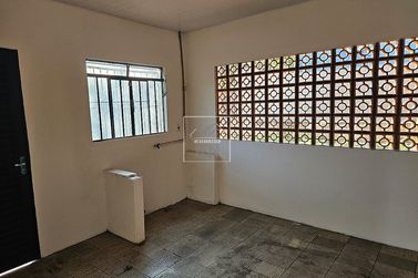 Casa &agrave; venda - 200m&sup2; - Centro
