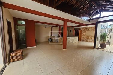 Casa &agrave; venda - Centro