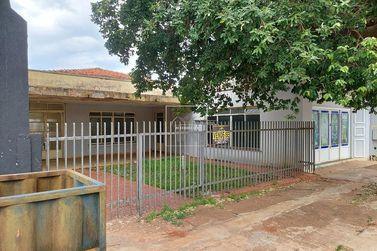 Sala Comercial &agrave; venda - 300m&sup2; - Centro