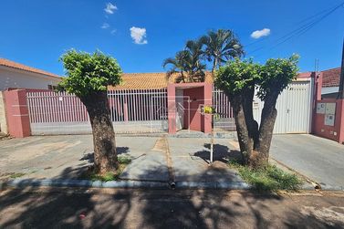 Casa &agrave; venda - Centro