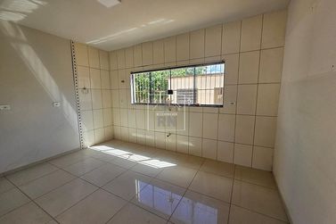 Casa &agrave; venda - 200m&sup2; - Centro