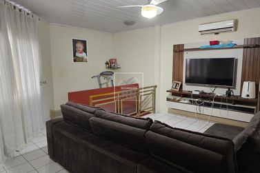 Casa &agrave; venda - 230m&sup2; - Centro